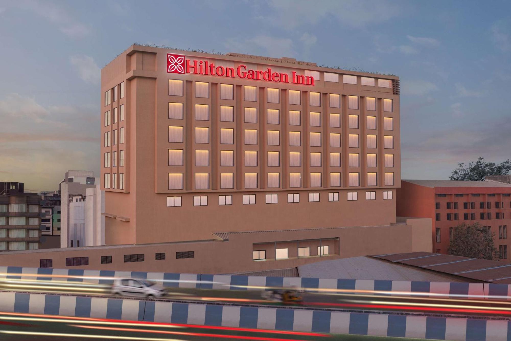 Hilton Garden Inn Surat City Centre Екстериор снимка